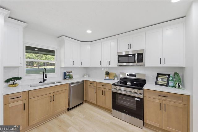 108 Fair Oaks Drive SE, Conyers, GA 30094