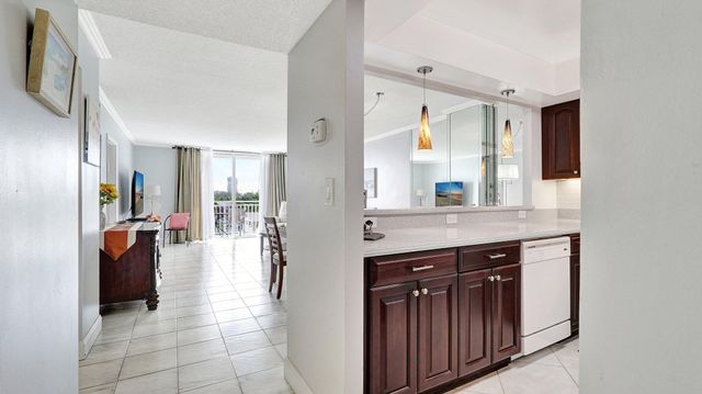 427 Golden Isles Drive 5j, Hallandale Beach, FL 33009