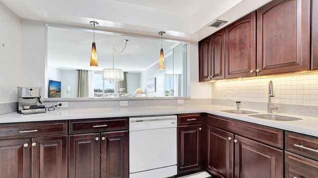 427 Golden Isles Drive 5j, Hallandale Beach, FL 33009