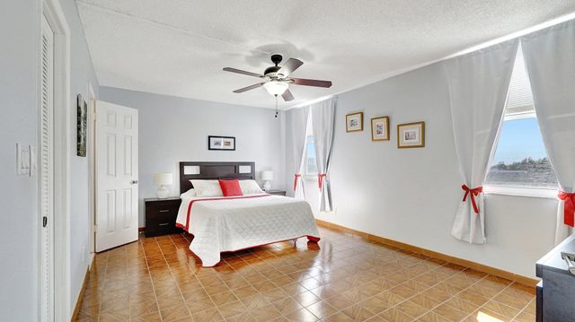 427 Golden Isles Drive 5j, Hallandale Beach, FL 33009