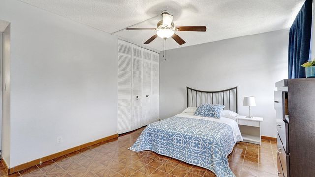 427 Golden Isles Drive 5j, Hallandale Beach, FL 33009