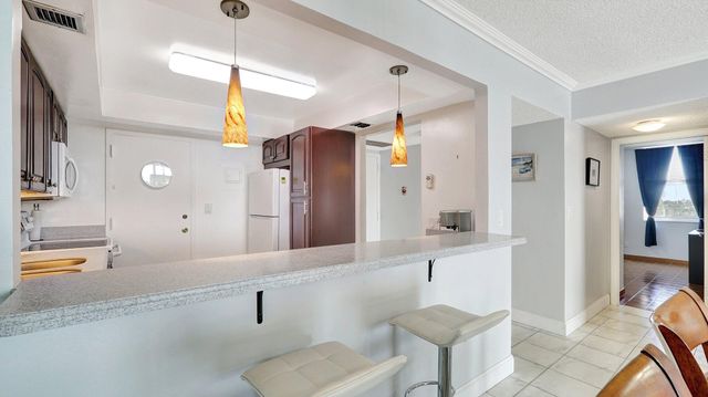 427 Golden Isles Drive 5j, Hallandale Beach, FL 33009