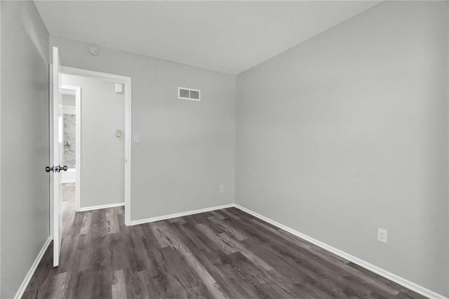 808 NW Arlington Place, Blue Springs, MO 64015