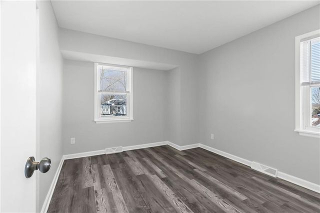 808 NW Arlington Place, Blue Springs, MO 64015