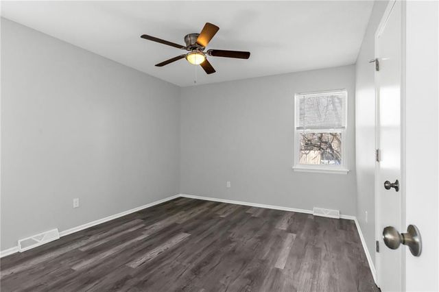 808 NW Arlington Place, Blue Springs, MO 64015