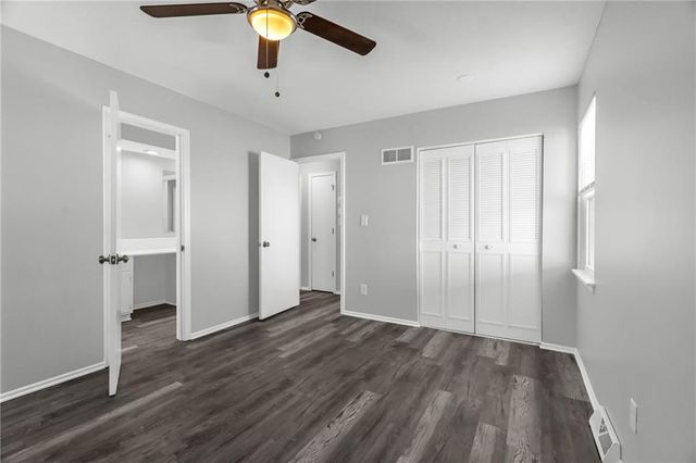808 NW Arlington Place, Blue Springs, MO 64015