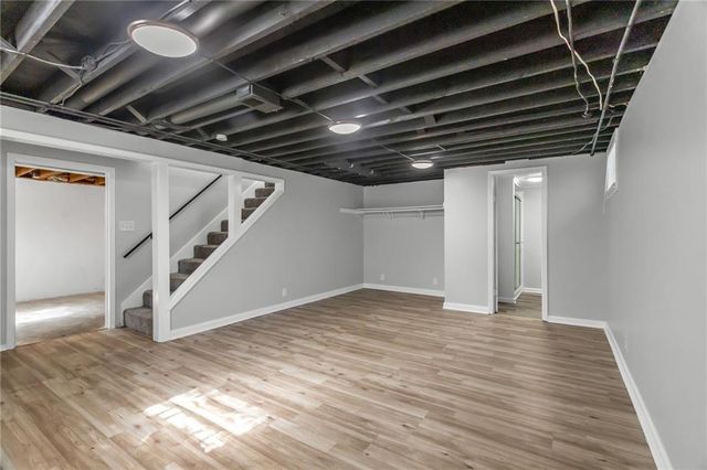 808 NW Arlington Place, Blue Springs, MO 64015