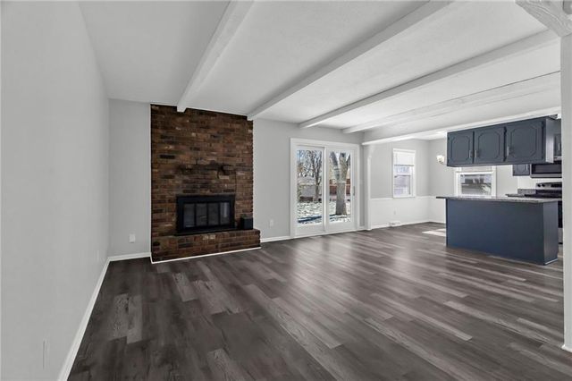 808 NW Arlington Place, Blue Springs, MO 64015