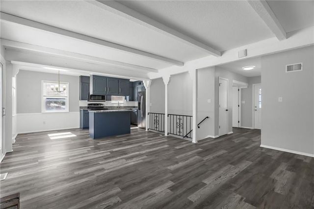 808 NW Arlington Place, Blue Springs, MO 64015
