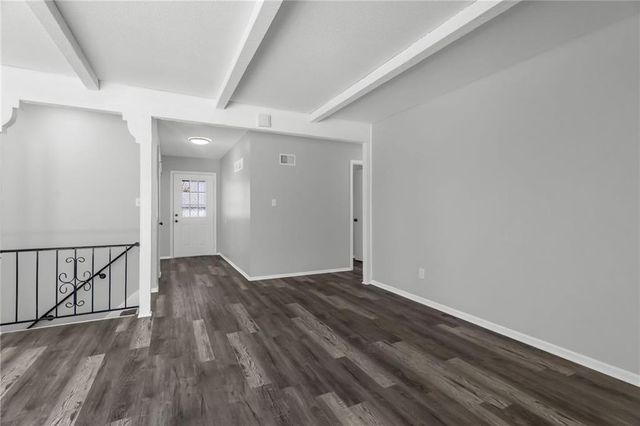 808 NW Arlington Place, Blue Springs, MO 64015