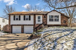 808 NW Arlington Place, Blue Springs, MO 64015