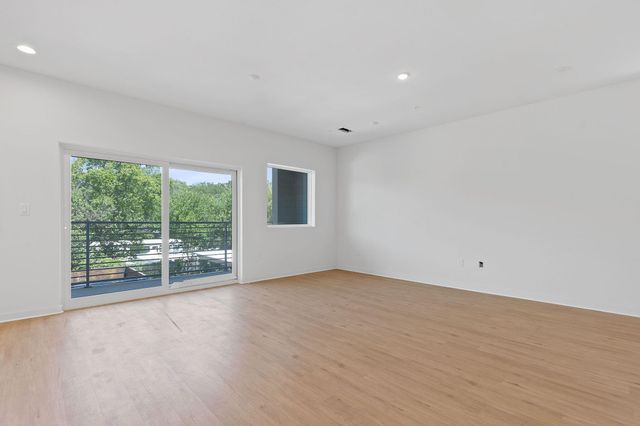 100 W Mockingbird LN 209, Austin, TX 78745