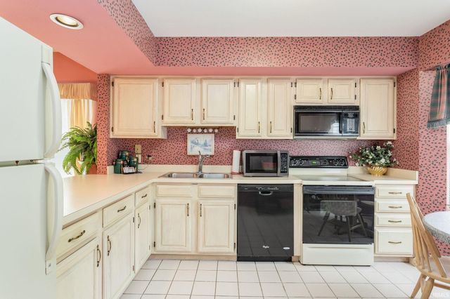 1657 Pine Ridge Court, Elkhart, IN 46514