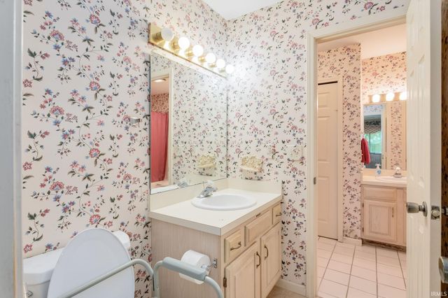 1657 Pine Ridge Court, Elkhart, IN 46514