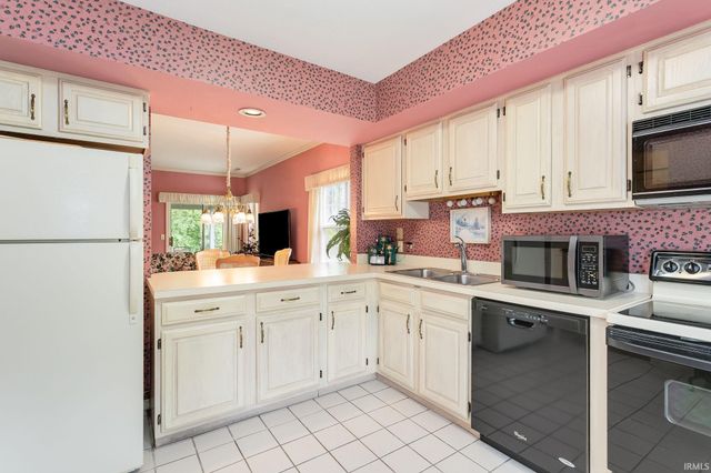 1657 Pine Ridge Court, Elkhart, IN 46514