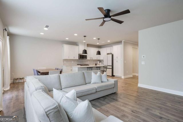 354 Hayden Circle, Woodstock, GA 30189