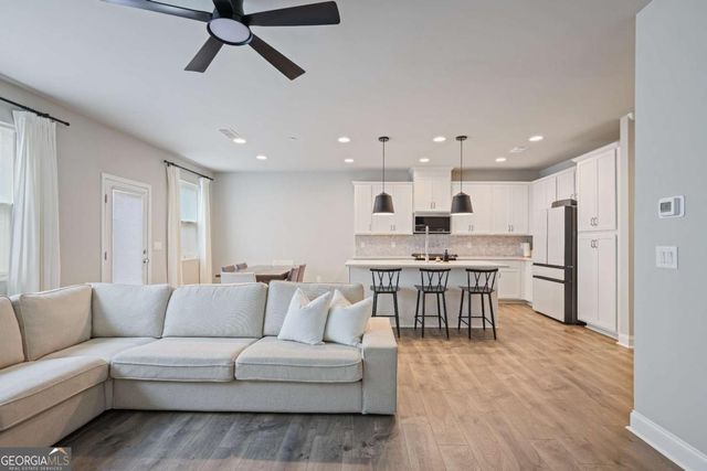 354 Hayden Circle, Woodstock, GA 30189