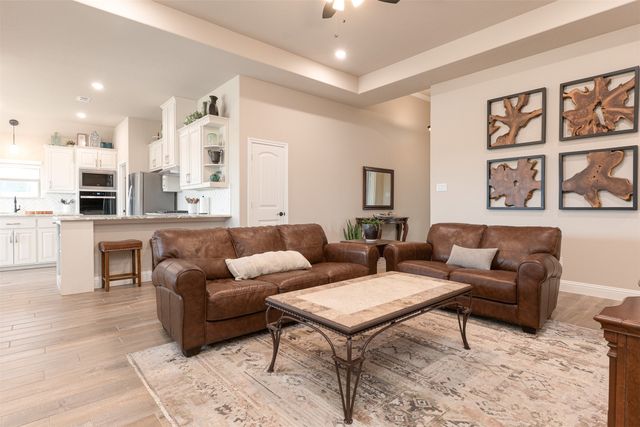 912 Meadow View Drive, Cleburne, TX 76033