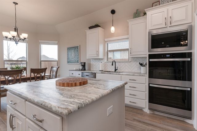 912 Meadow View Drive, Cleburne, TX 76033