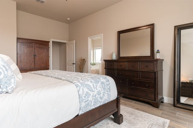 912 Meadow View Drive, Cleburne, TX 76033