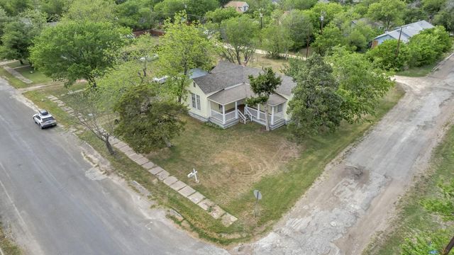 401 Shaw ST, Taylor, TX 76574