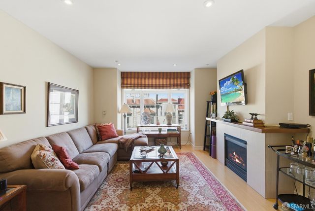 1725 Washington Street 9, San Francisco, CA 94109