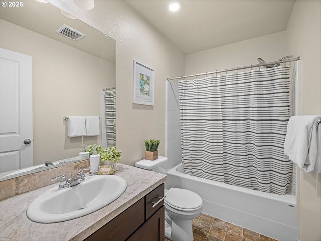 15690 Se VIVIAN Way, Happy Valley, OR 97086