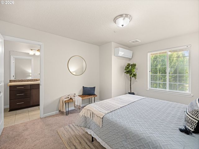 15690 Se VIVIAN Way, Happy Valley, OR 97086