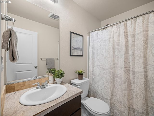 15690 Se VIVIAN Way, Happy Valley, OR 97086