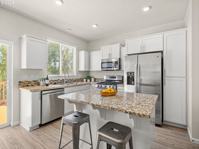 15690 Se VIVIAN Way, Happy Valley, OR 97086