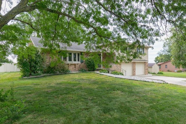 606 10th Avenue, Ackley, IA 50601