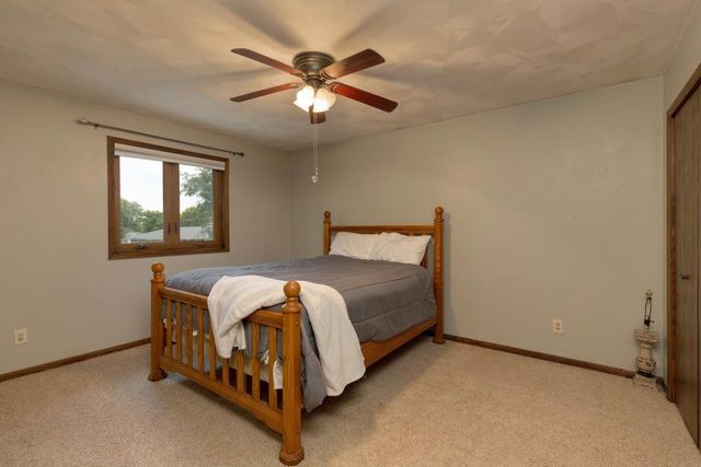 606 10th Avenue, Ackley, IA 50601