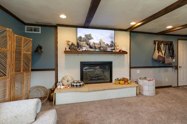606 10th Avenue, Ackley, IA 50601