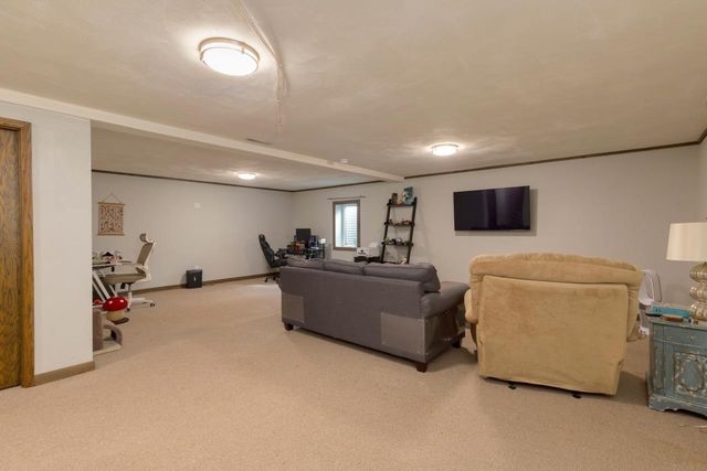 606 10th Avenue, Ackley, IA 50601