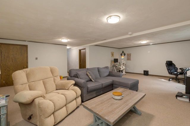 606 10th Avenue, Ackley, IA 50601
