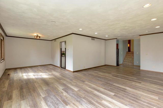 606 10th Avenue, Ackley, IA 50601
