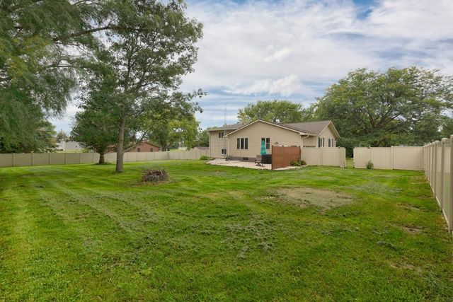 606 10th Avenue, Ackley, IA 50601