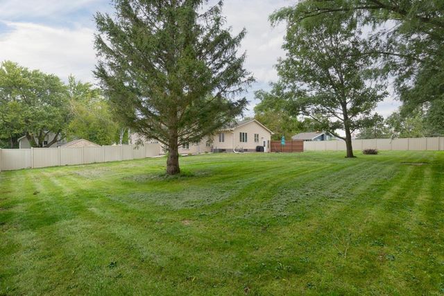 606 10th Avenue, Ackley, IA 50601