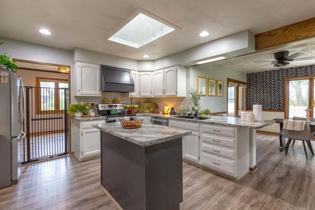 606 10th Avenue, Ackley, IA 50601