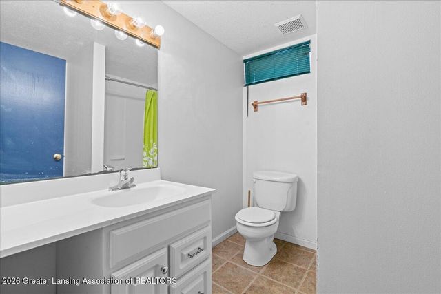 1218 Pine Street, Grand Ledge, MI 48837