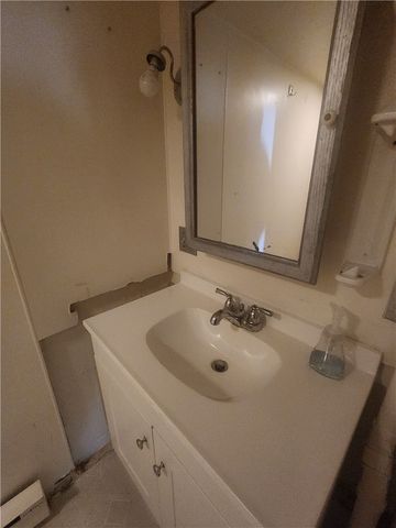 670 Park St, California, PA 15419