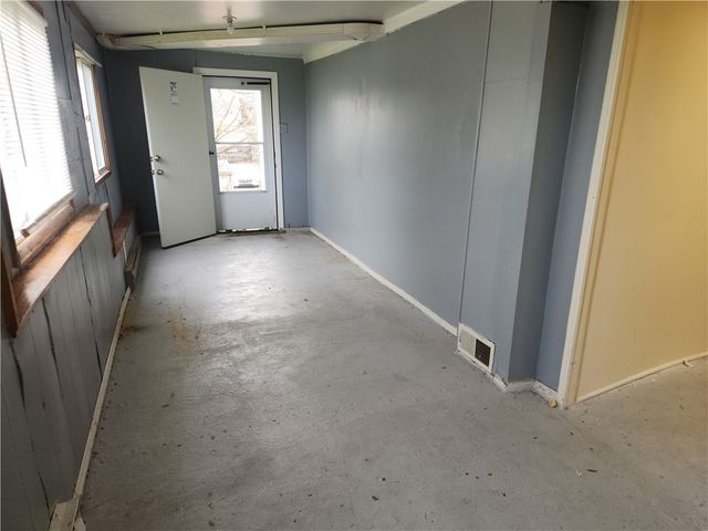 670 Park St, California, PA 15419