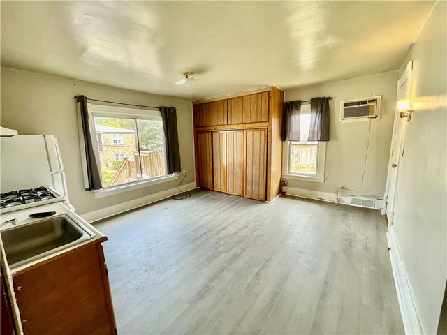 670 Park St, California, PA 15419