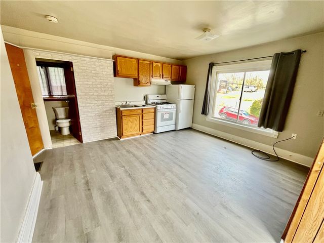 670 Park St, California, PA 15419