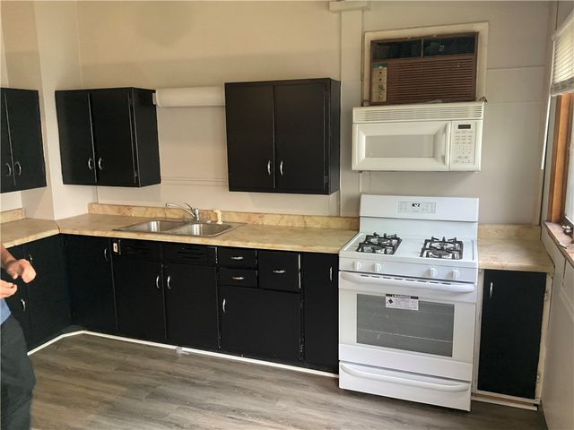 670 Park St, California, PA 15419