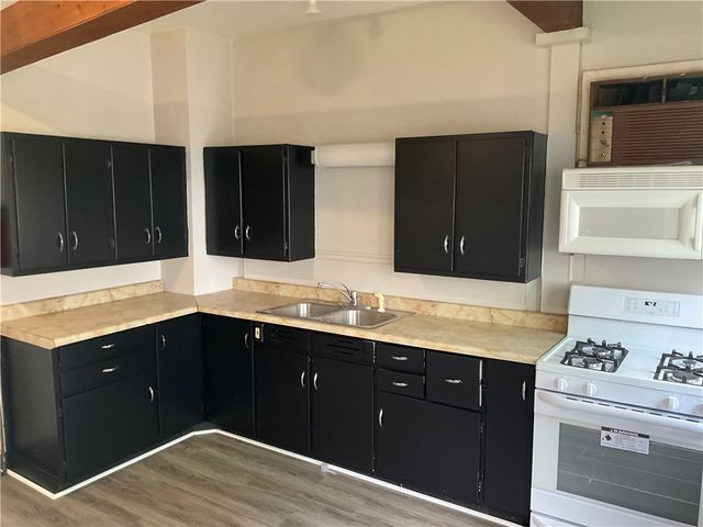 670 Park St, California, PA 15419