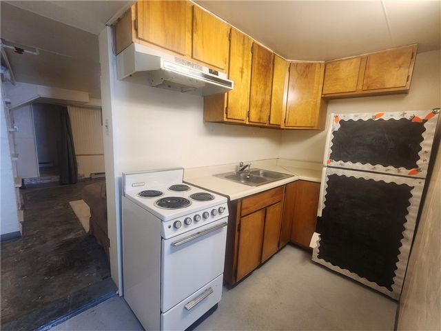 670 Park St, California, PA 15419