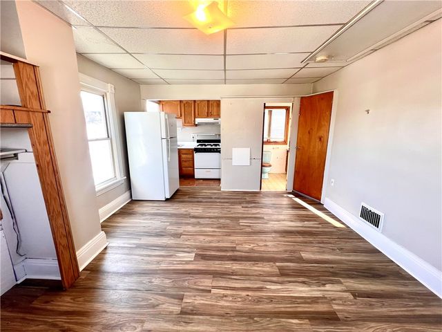 670 Park St, California, PA 15419