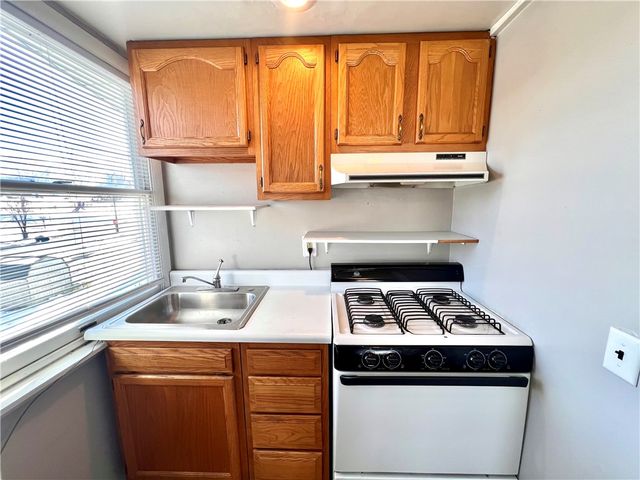 670 Park St, California, PA 15419