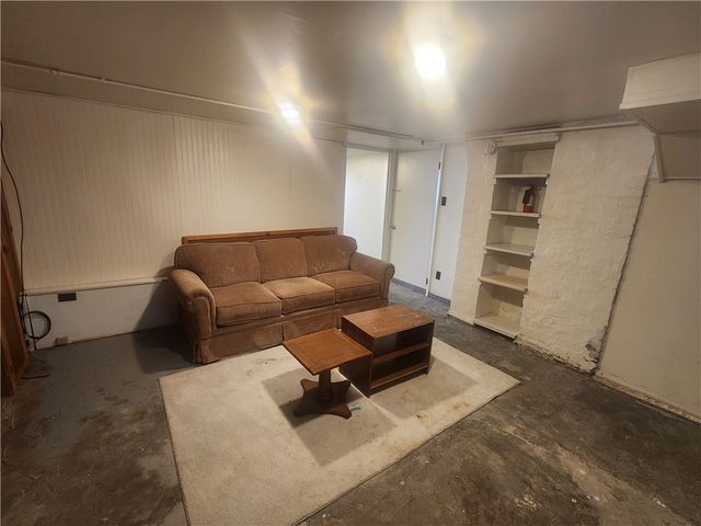 670 Park St, California, PA 15419